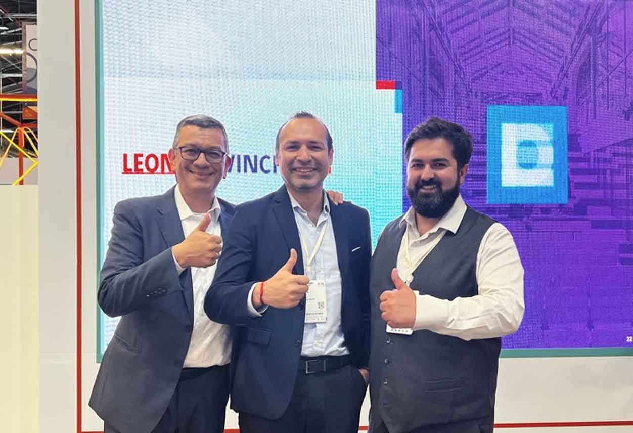 Equipo de Leonard con Germán Elera, co-fundador de Digital Bricks